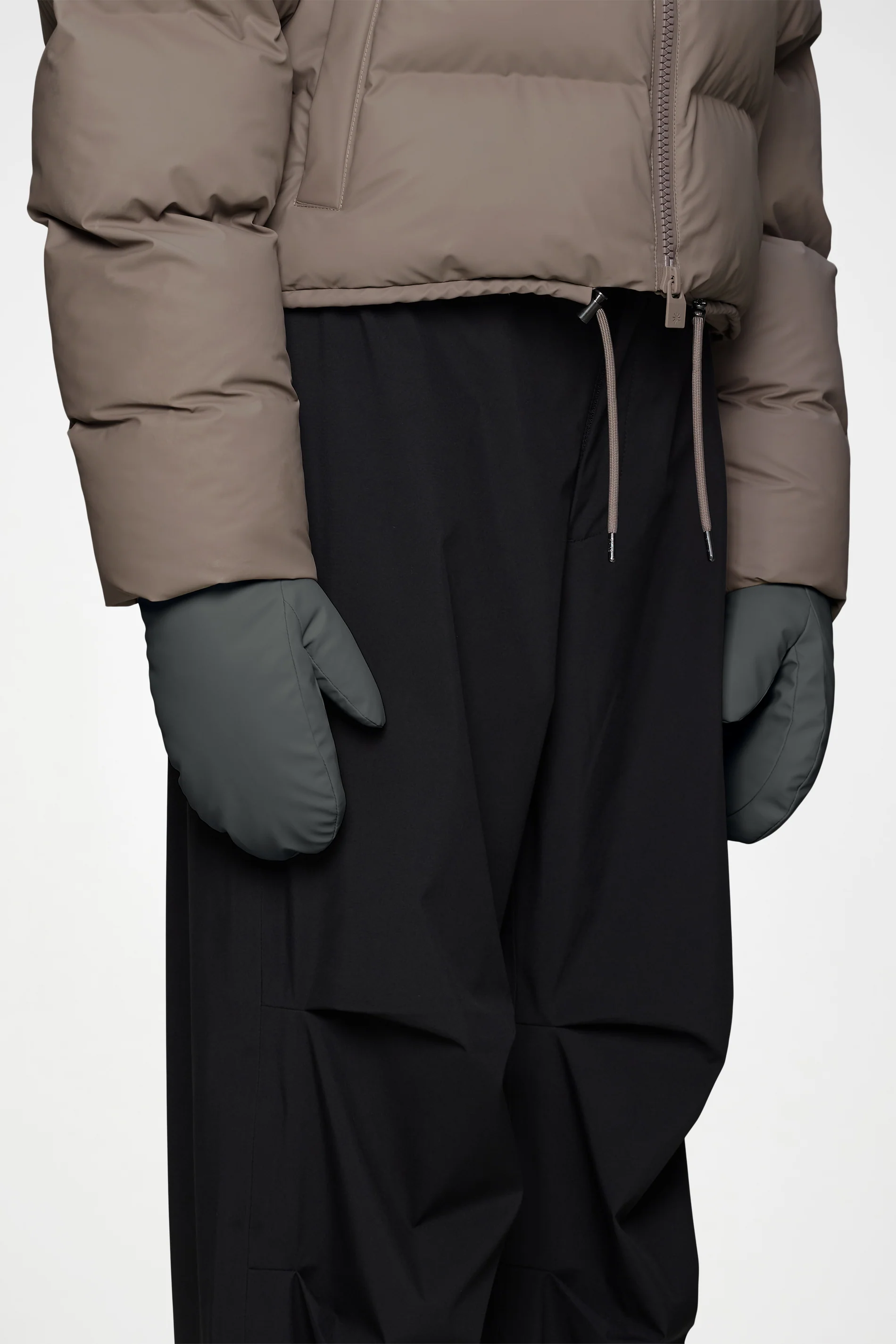 Alta Puffer Mittens - Image 10